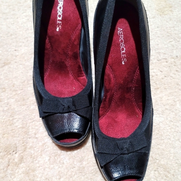 Aerosoles Benefit Peep Toe Front Heels in Black Patent 5 M - Picture 3 of 8